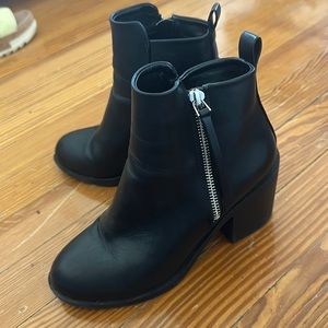 TOPSHOP | Topshop Chunky Heeled Black and Silver Zipped Leather Booties Size 6